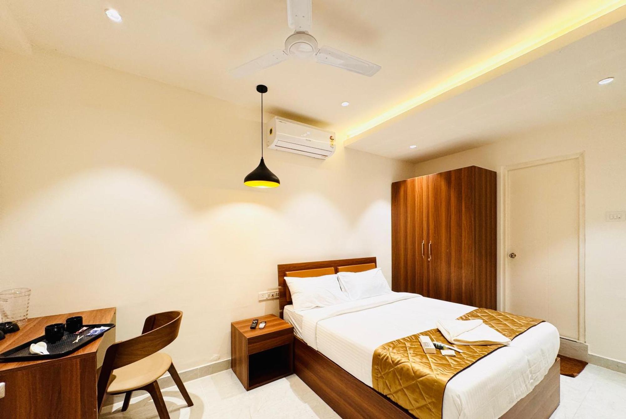 Hotel Star Avenue - Indiranagar Бенґалуру Екстер'єр фото