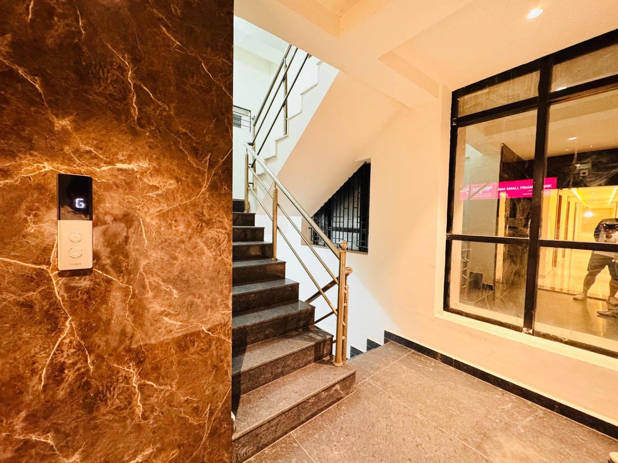 Hotel Star Avenue - Indiranagar Бенґалуру Екстер'єр фото